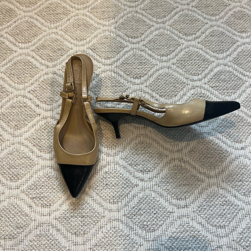 Tory Burch Like New-Two-Tone Leather Slingback Heels in Black and Tan, Size 7 - Picture 4 of 4